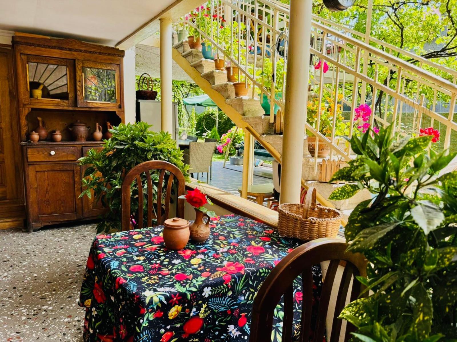 Home Inn-Guesthouse Lagodekhi Kültér fotó